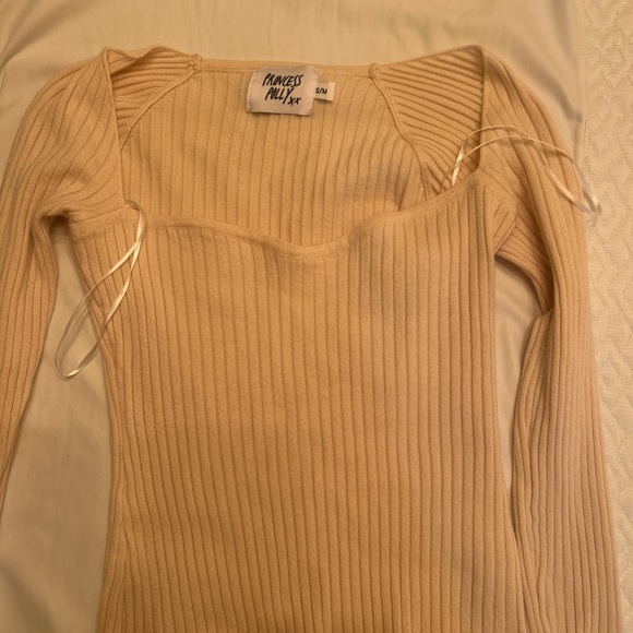 Chic Cream Ribbed Knit Top - Picture 2 of 4